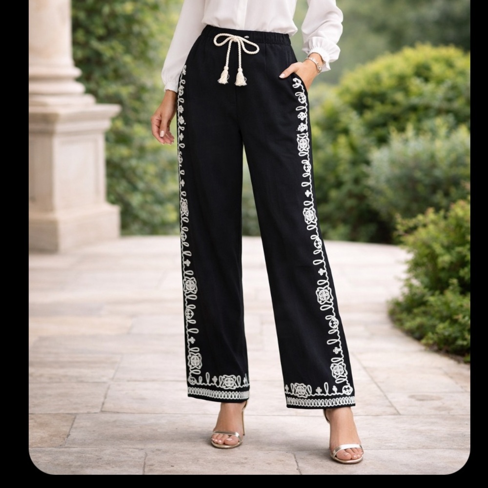 New Madison d’ Amelie Paris Embroidered Black Pants with White Accents size L